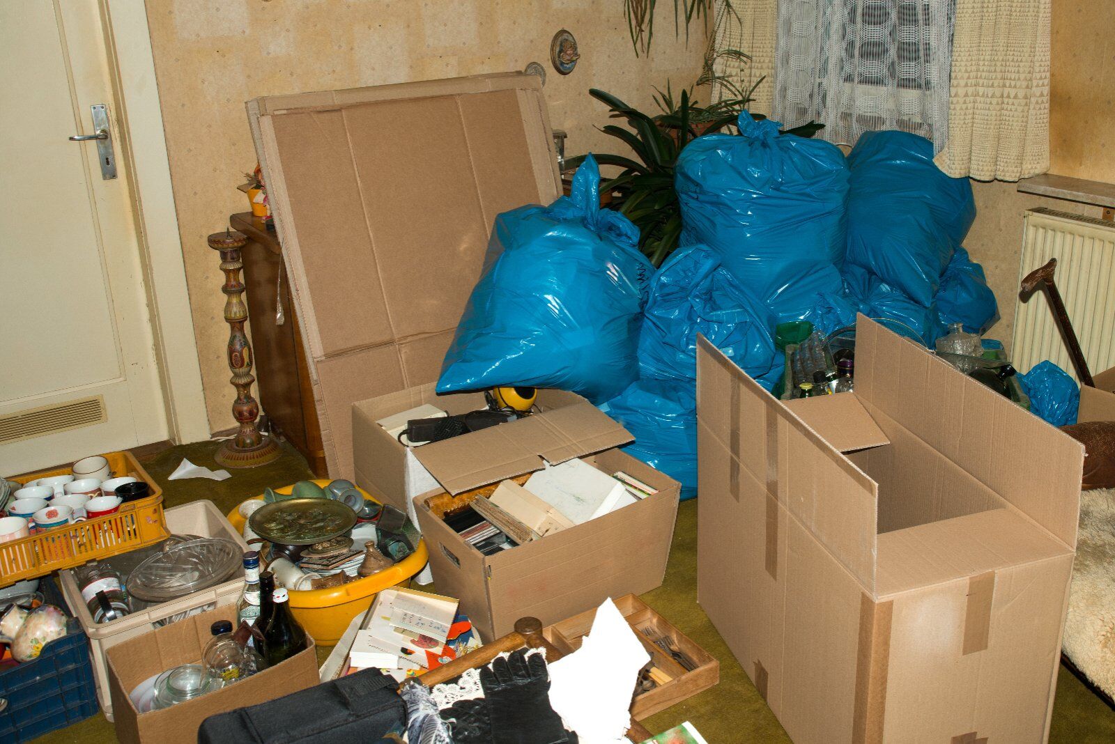 Wohnungsauflösung, komplette Räumung und besenreine Übergabe an Eigentümer oder Verwaltung